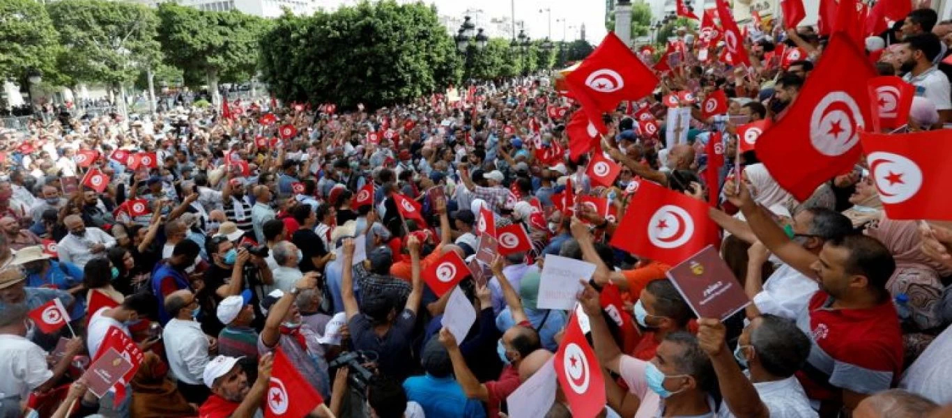 Τυνησία: Ογκώδης διαδήλωση κατά του προέδρου Κ. Σάγιεντ